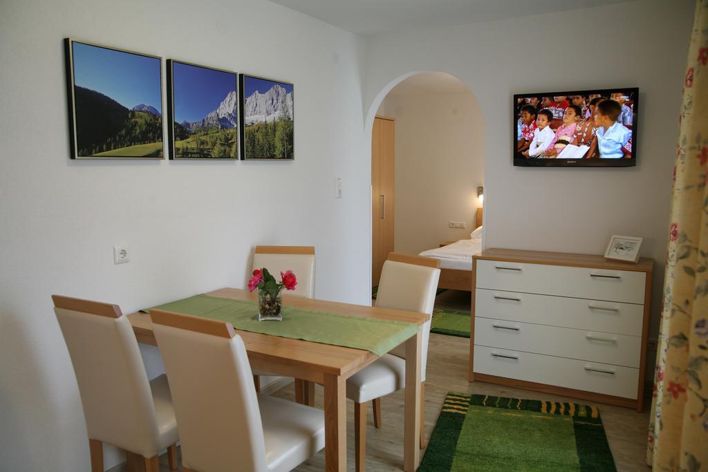 Apartmenthaus Dornröschen Ramsau am Dachstein Zimmer foto